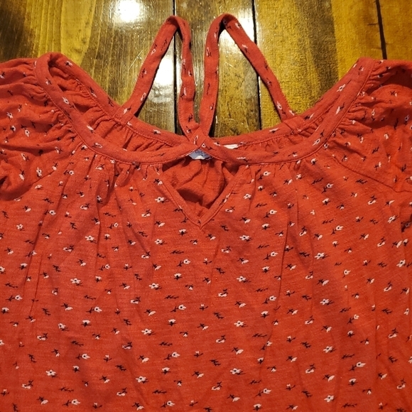 𝅺Red Lucky Brand top with tiny white flowers Small - Picture 4 of 11